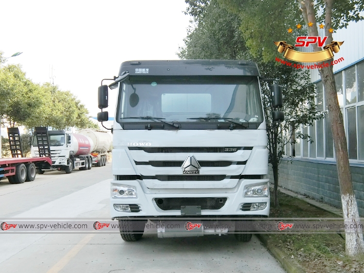 Front view of LPG Tanker Sinotruk 6x4